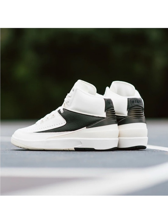 Nike Shoes - BNWT Womens AIR JORDAN 2 Retro